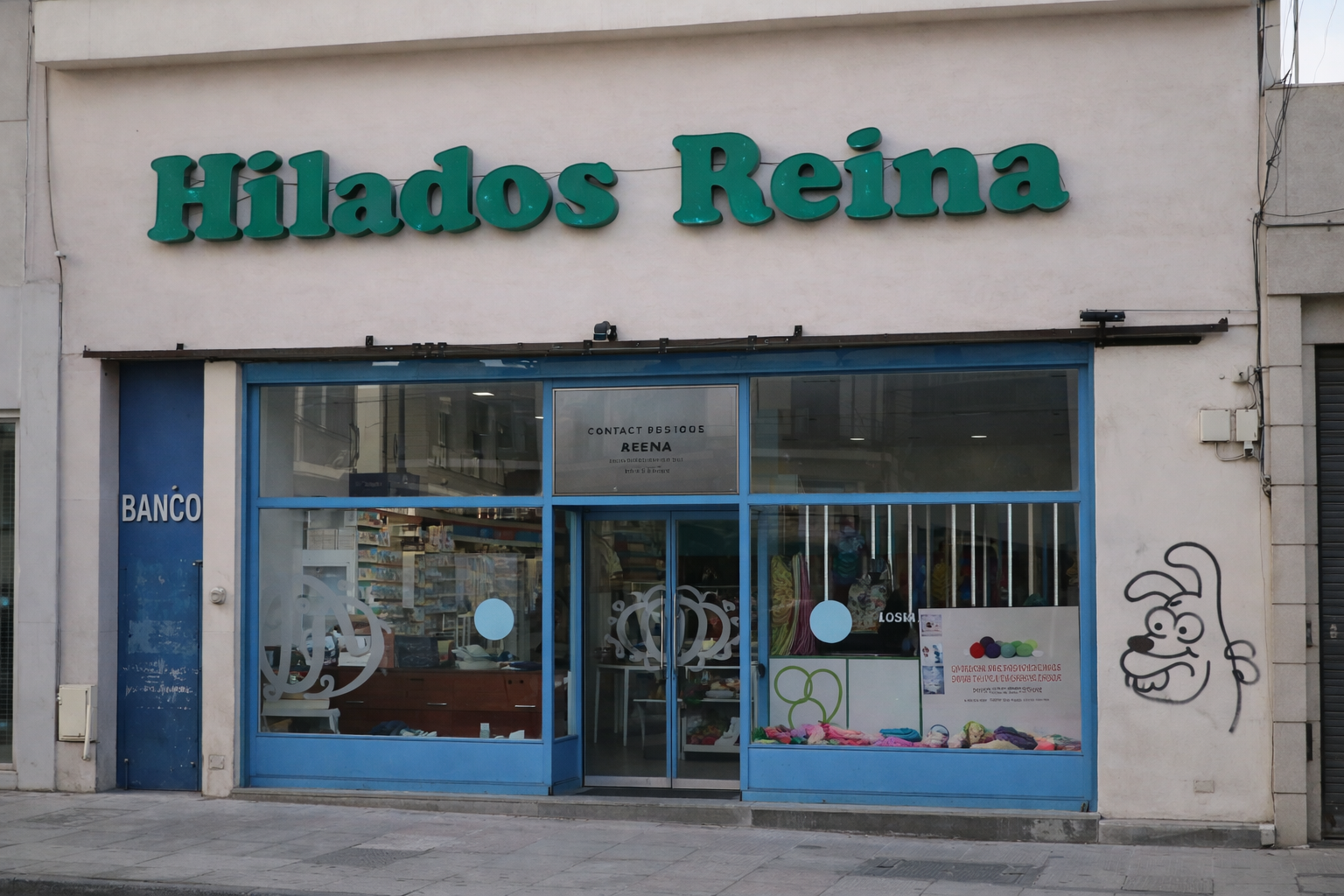 Fachada del local Hilados Reina en la calle Scalabrini Ortiz. Buenos AIres